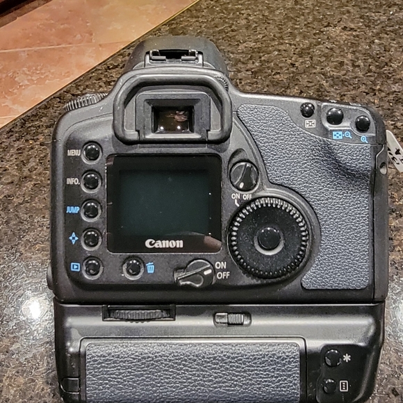 Canon EOS 10D 6.3MP Digital SLR Camera - Black Canon Ultra Sonic 35-80mm Lens - Picture 7 of 11